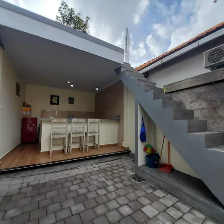 Ozzy Bali Guest House
